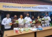BNN Riau Musnahkan 23 Kg Sabu dan 10.000 Butir Pil Ekstasi